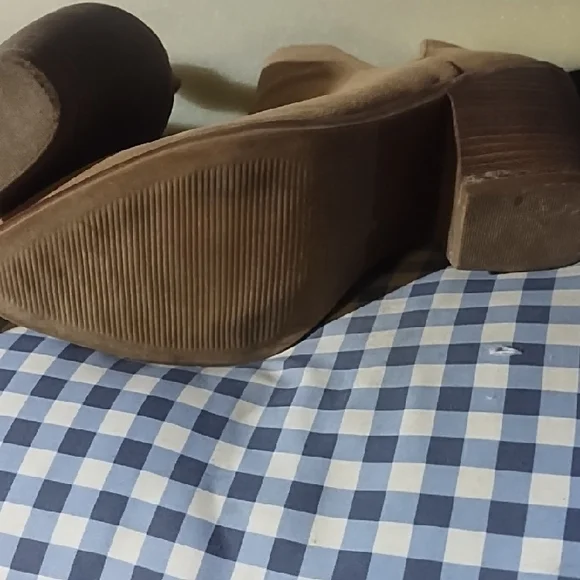 #0117 Women's Tan Ankle Boots - Picture 4 of 5